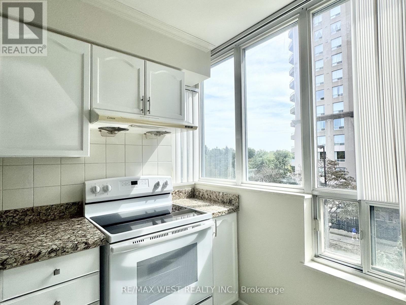 #511 28 EMPRESS AVENUE - 18