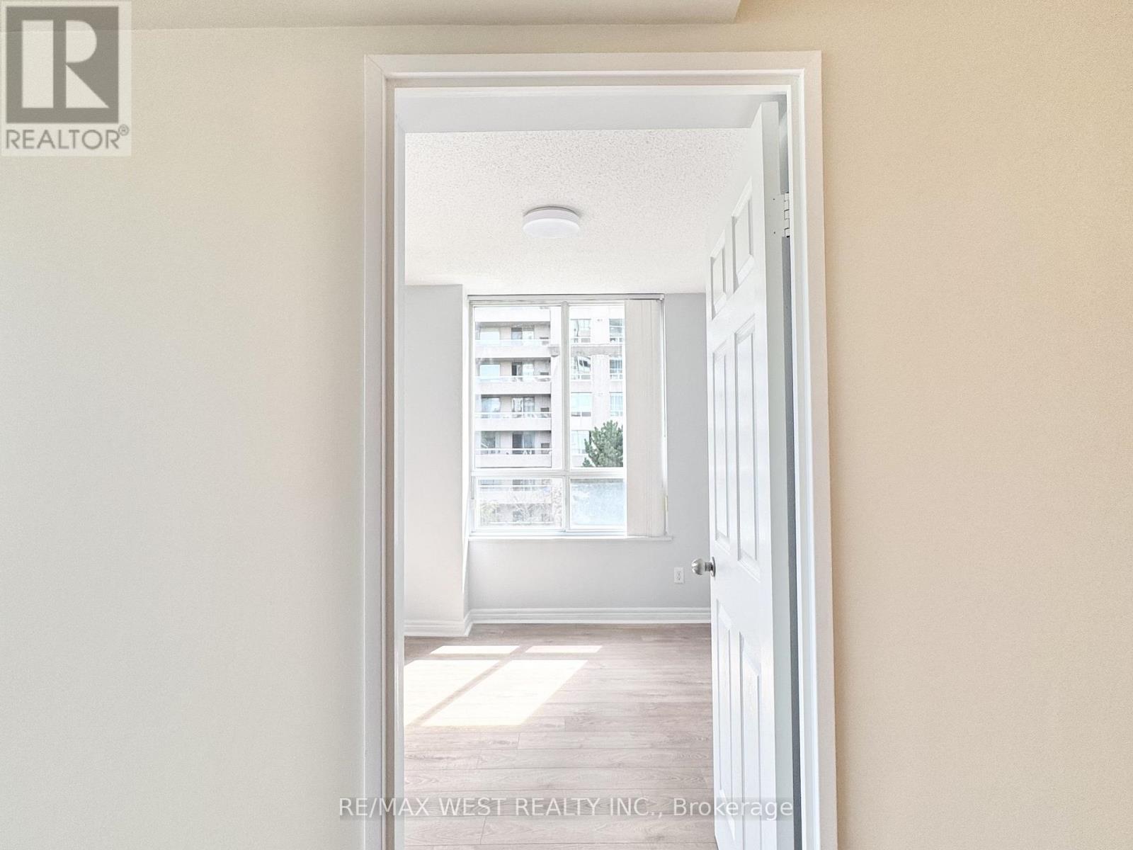 #511 28 EMPRESS AVENUE - 22