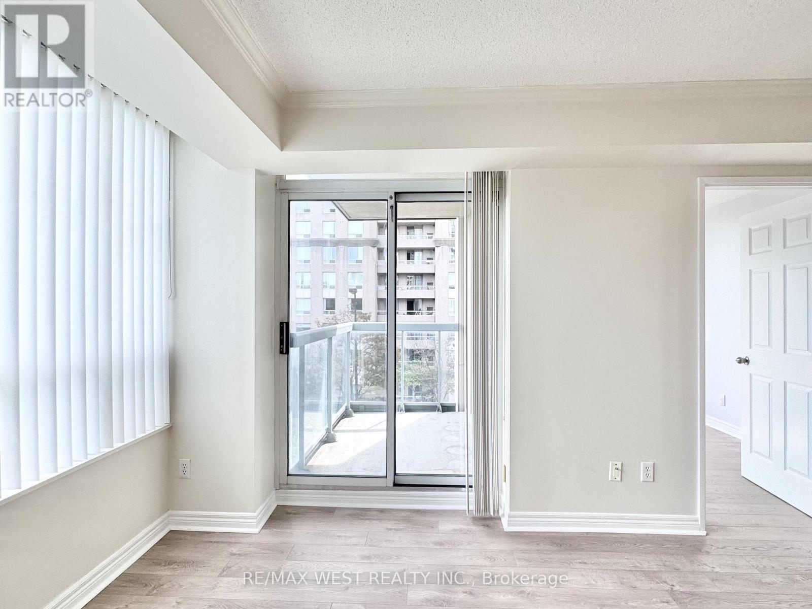 #511 28 EMPRESS AVENUE - 24