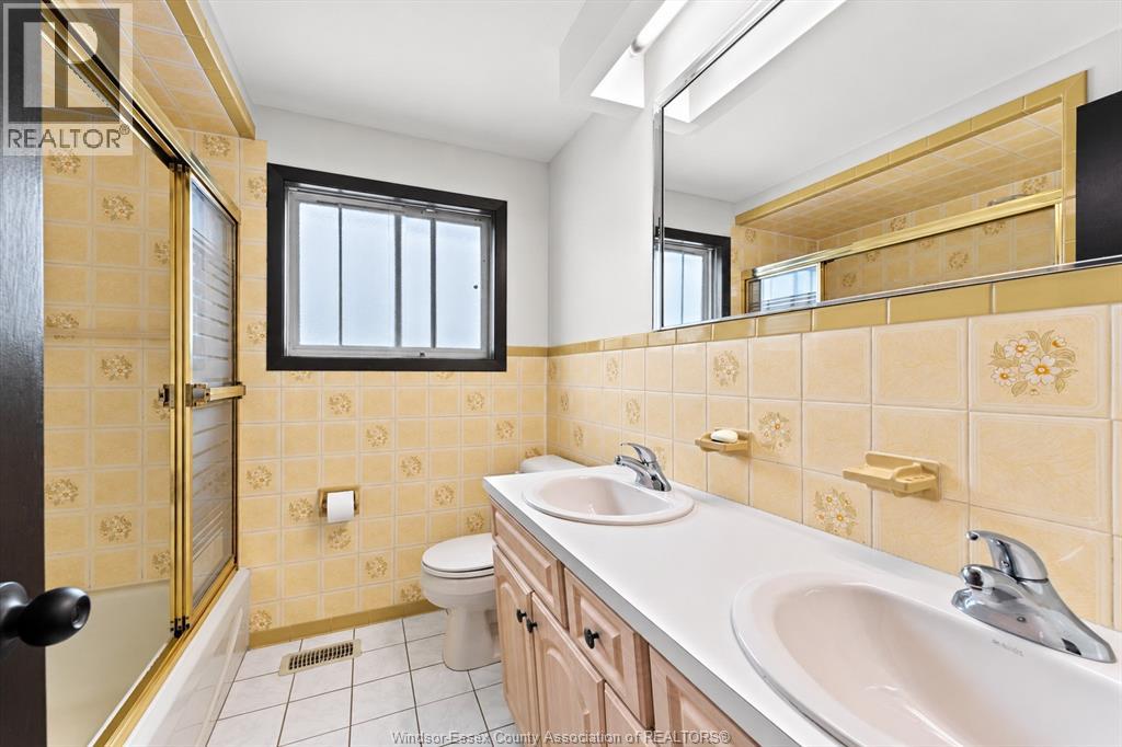 1116 SUMACH CRESCENT - 16