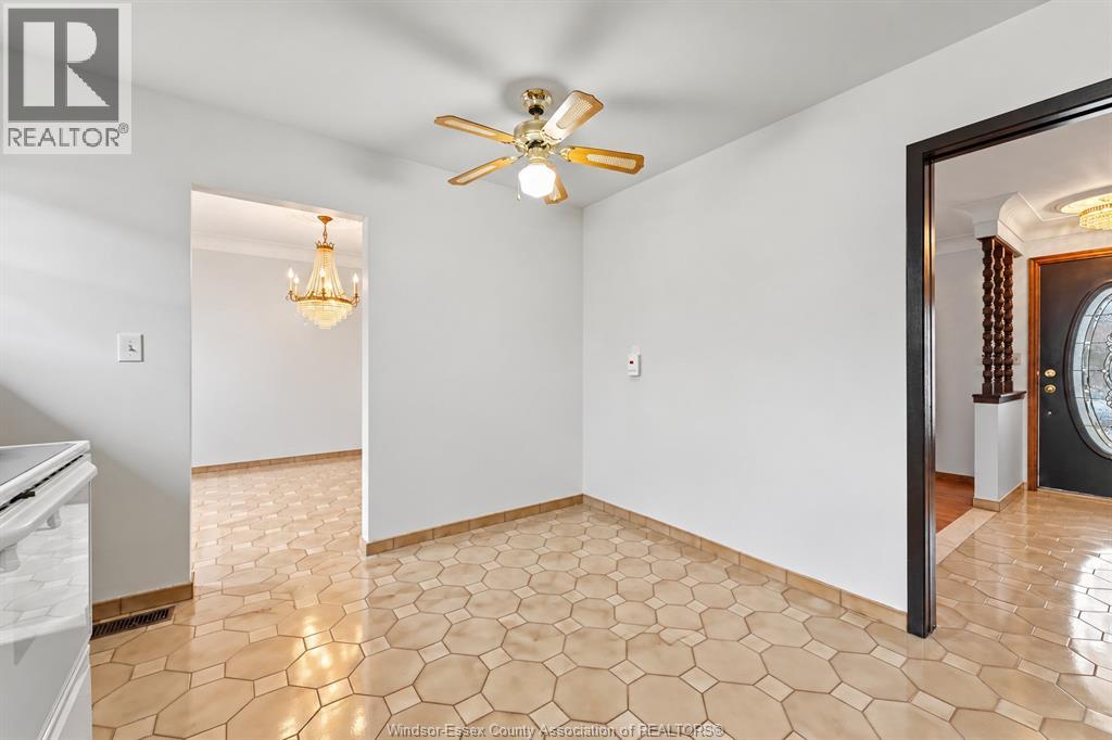 1116 SUMACH CRESCENT - 11