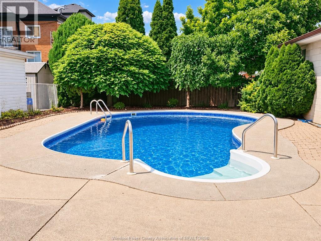 1116 SUMACH CRESCENT - 26