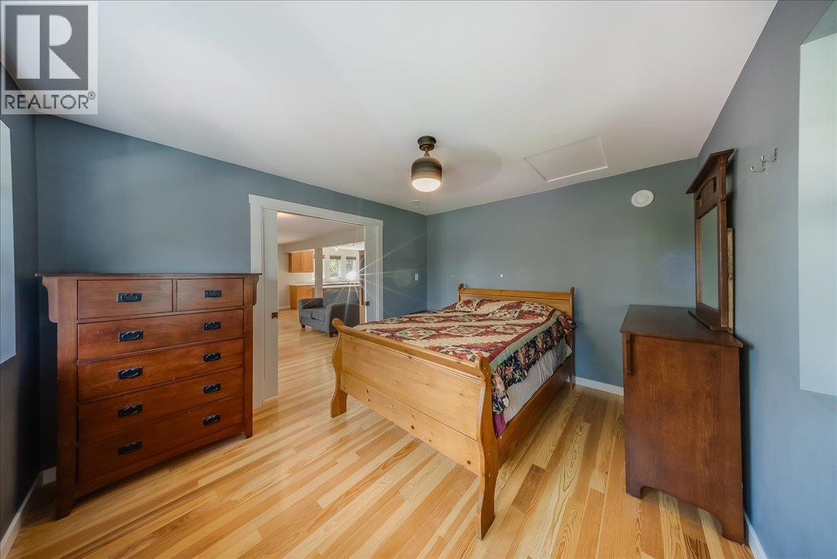 2460 Fourth Avenue, Rossland