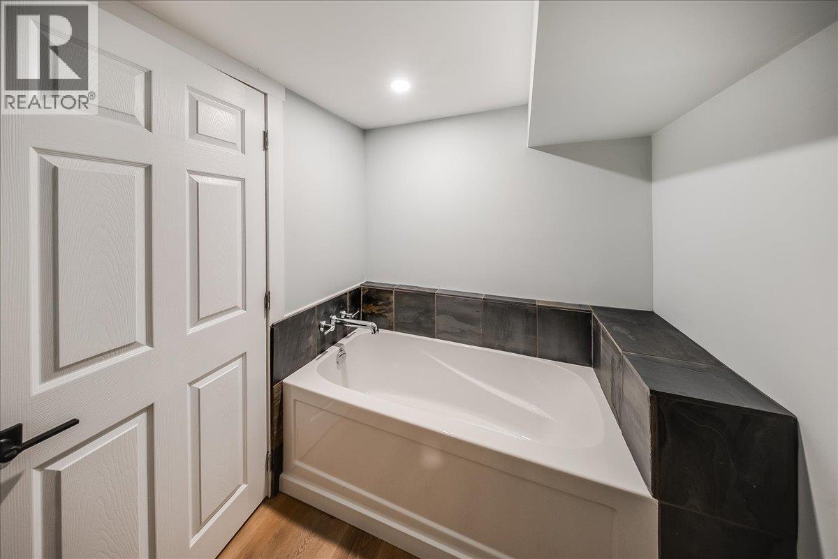 2460 Fourth Avenue, Rossland