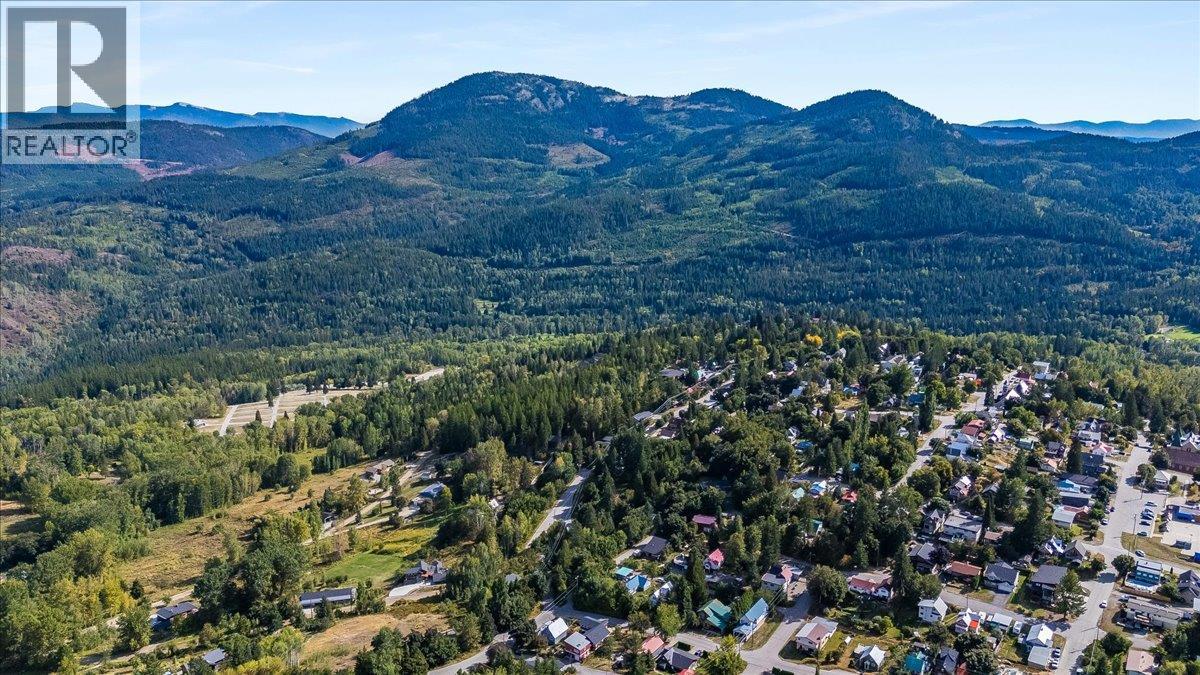 2460 Fourth Avenue, Rossland