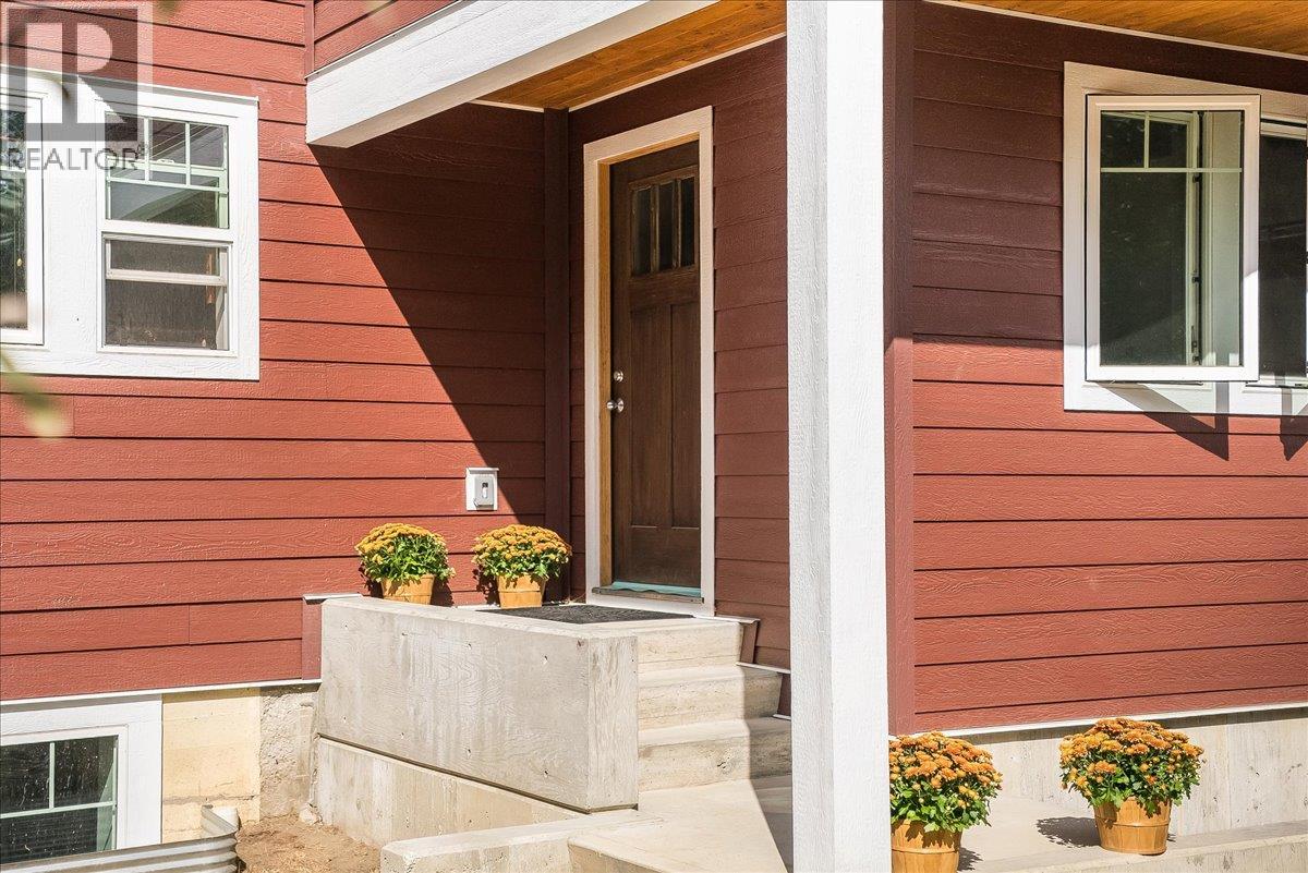 2460 Fourth Avenue, Rossland