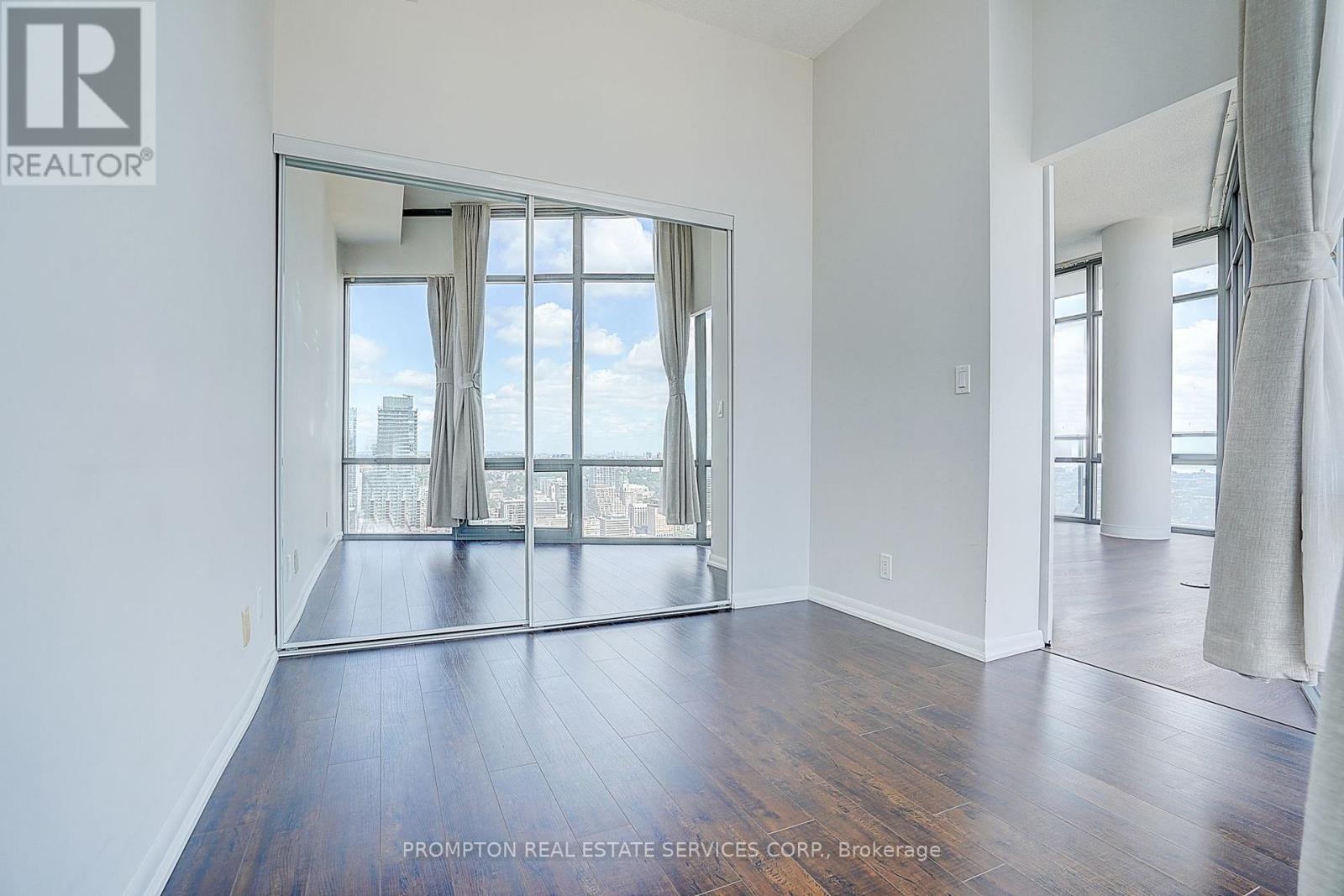 #4903 832 BAY STREET - Image 24