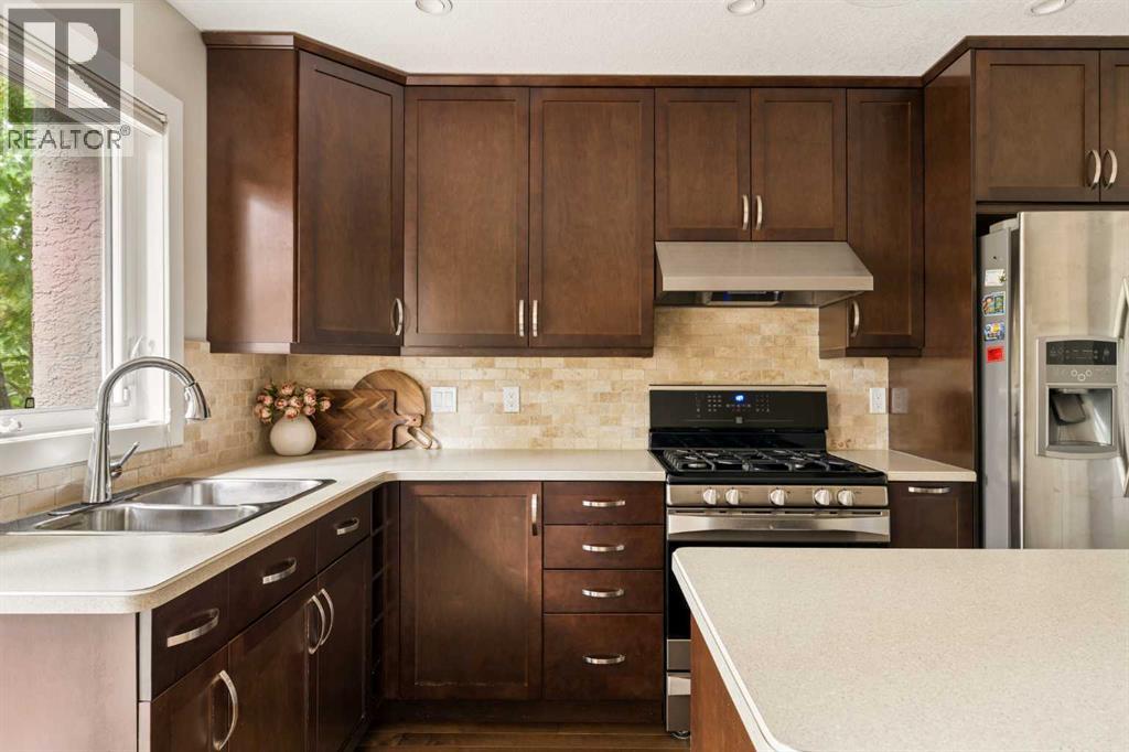 #5 1423 1 Street NW - 14