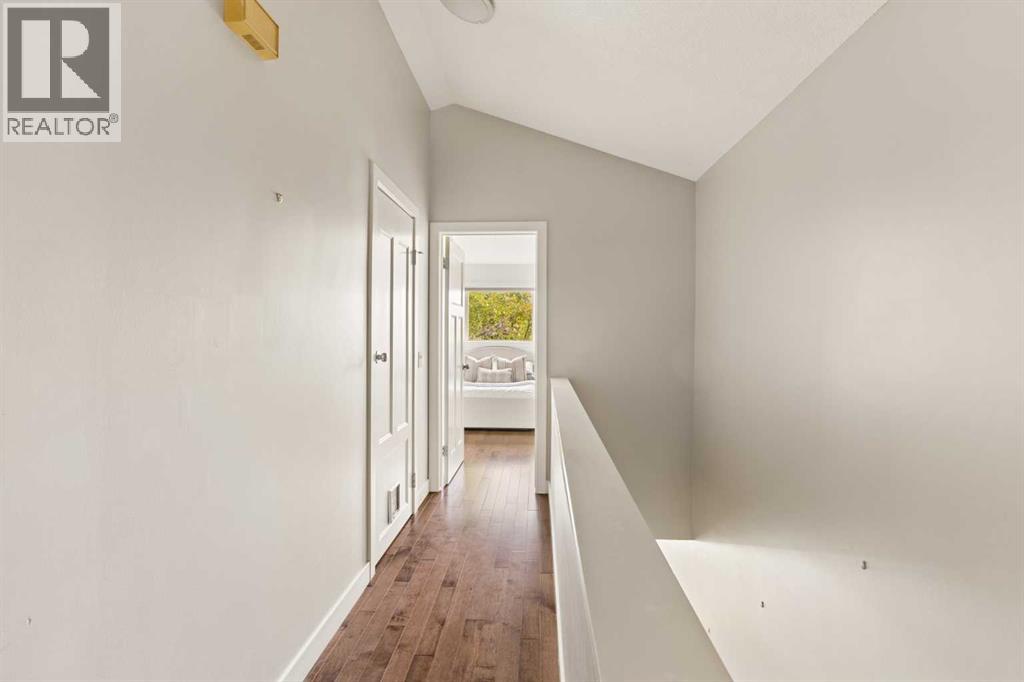 #5 1423 1 Street NW - 17