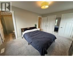 Family room - 223 Eaton Drive, Hinton, AB T7V0A1 Photo 9