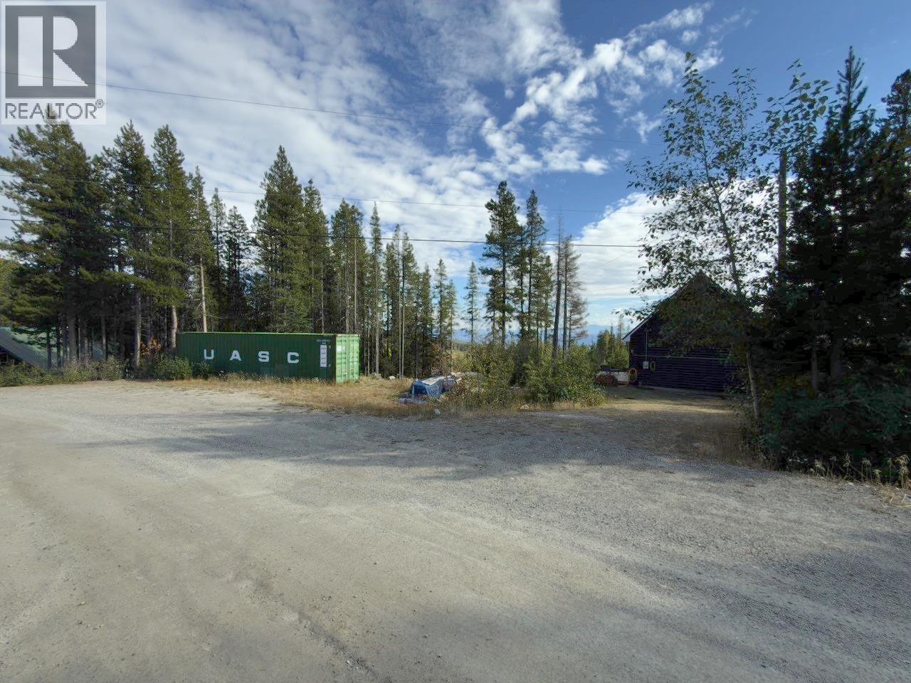 300 COUGAR Road, Oliver