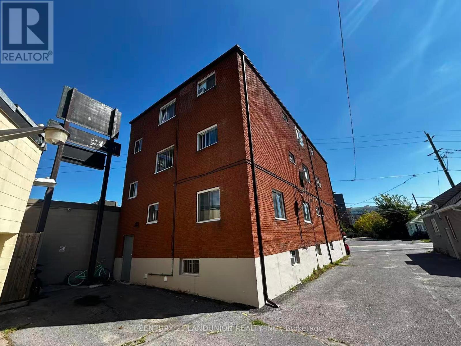 442 MACDONNELL STREET, Kingston (Central City East) — photo 2