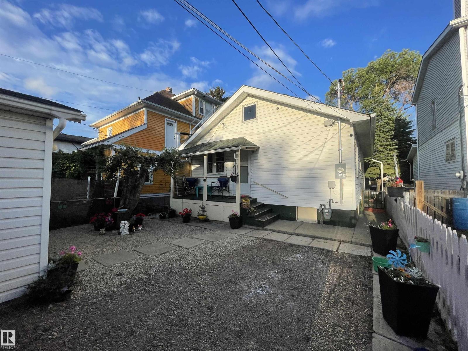 11230 96 ST NW - 29