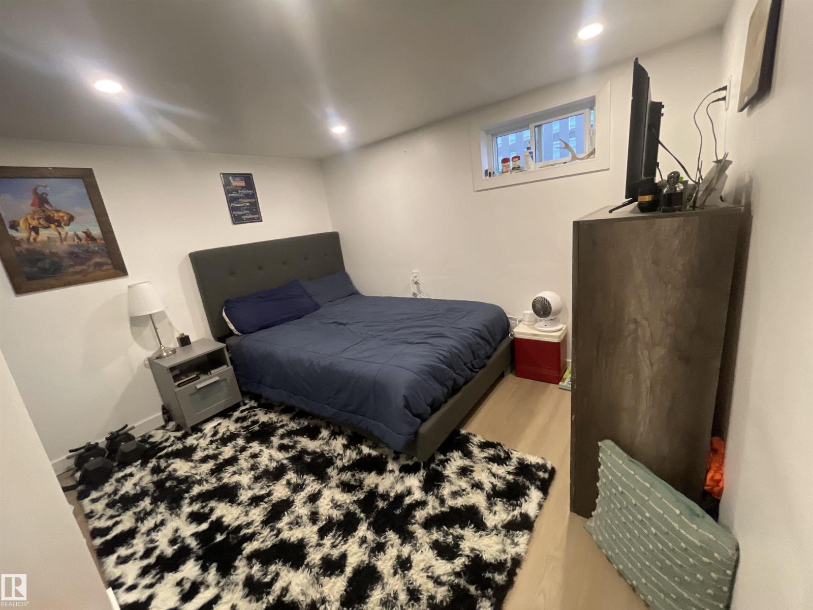 11230 96 ST NW - 22