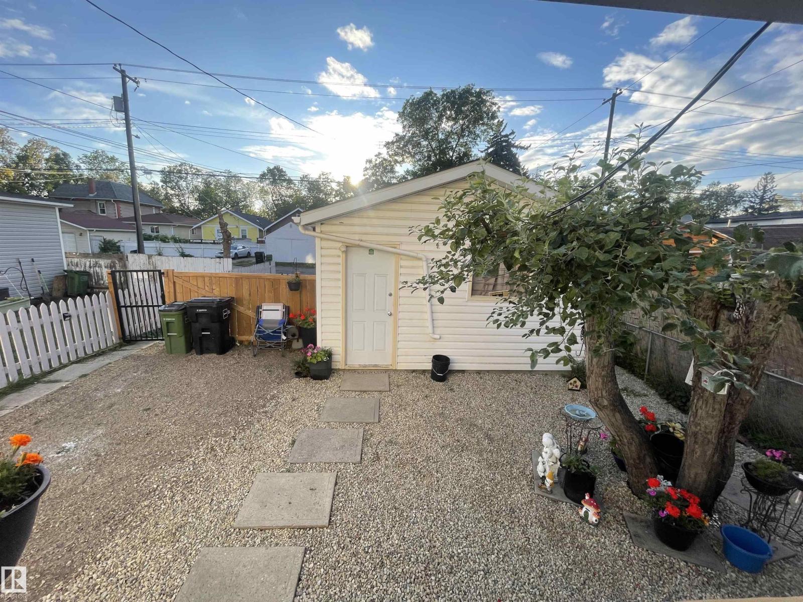 11230 96 ST NW - 28