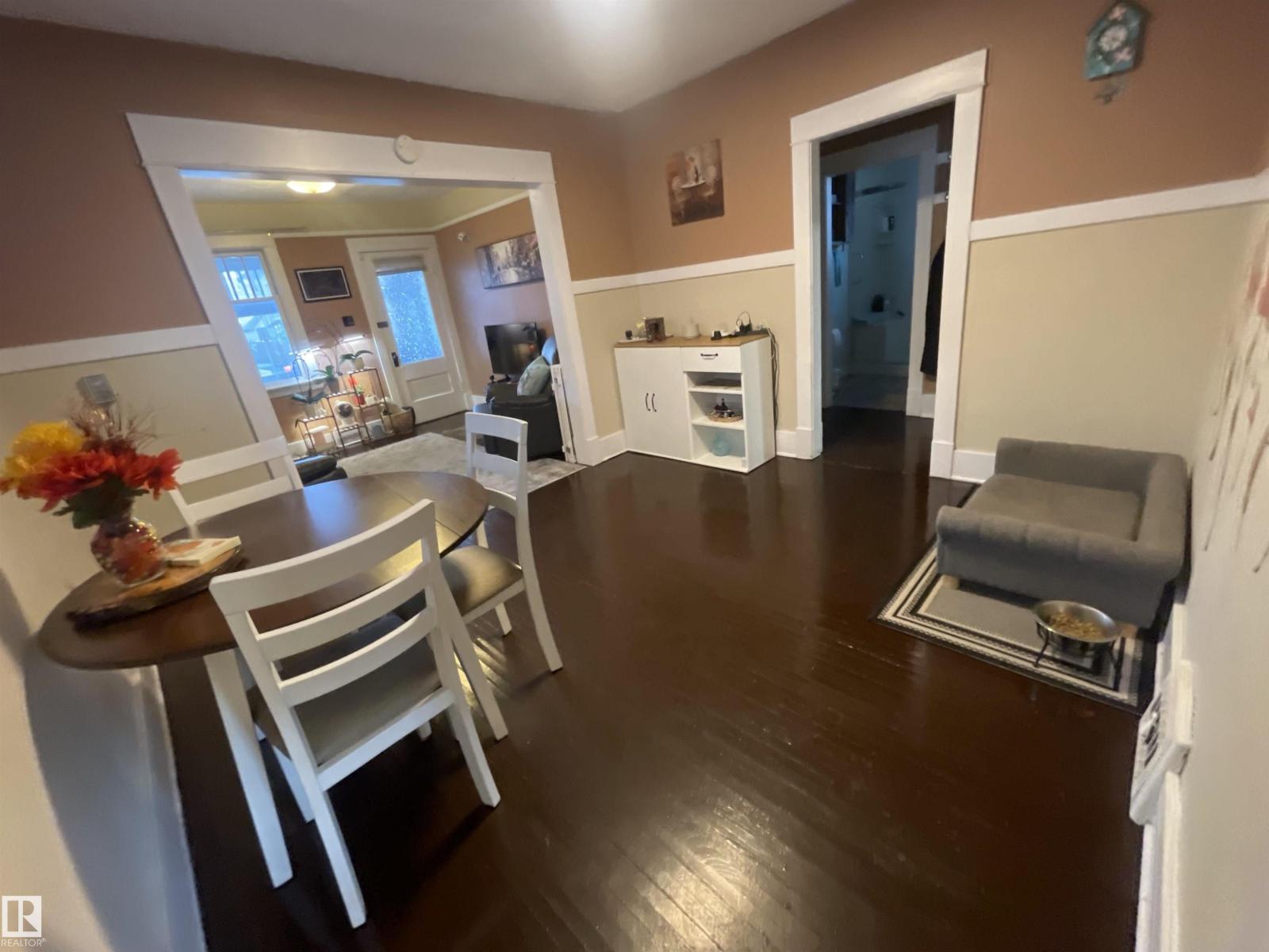 11230 96 ST NW - 9
