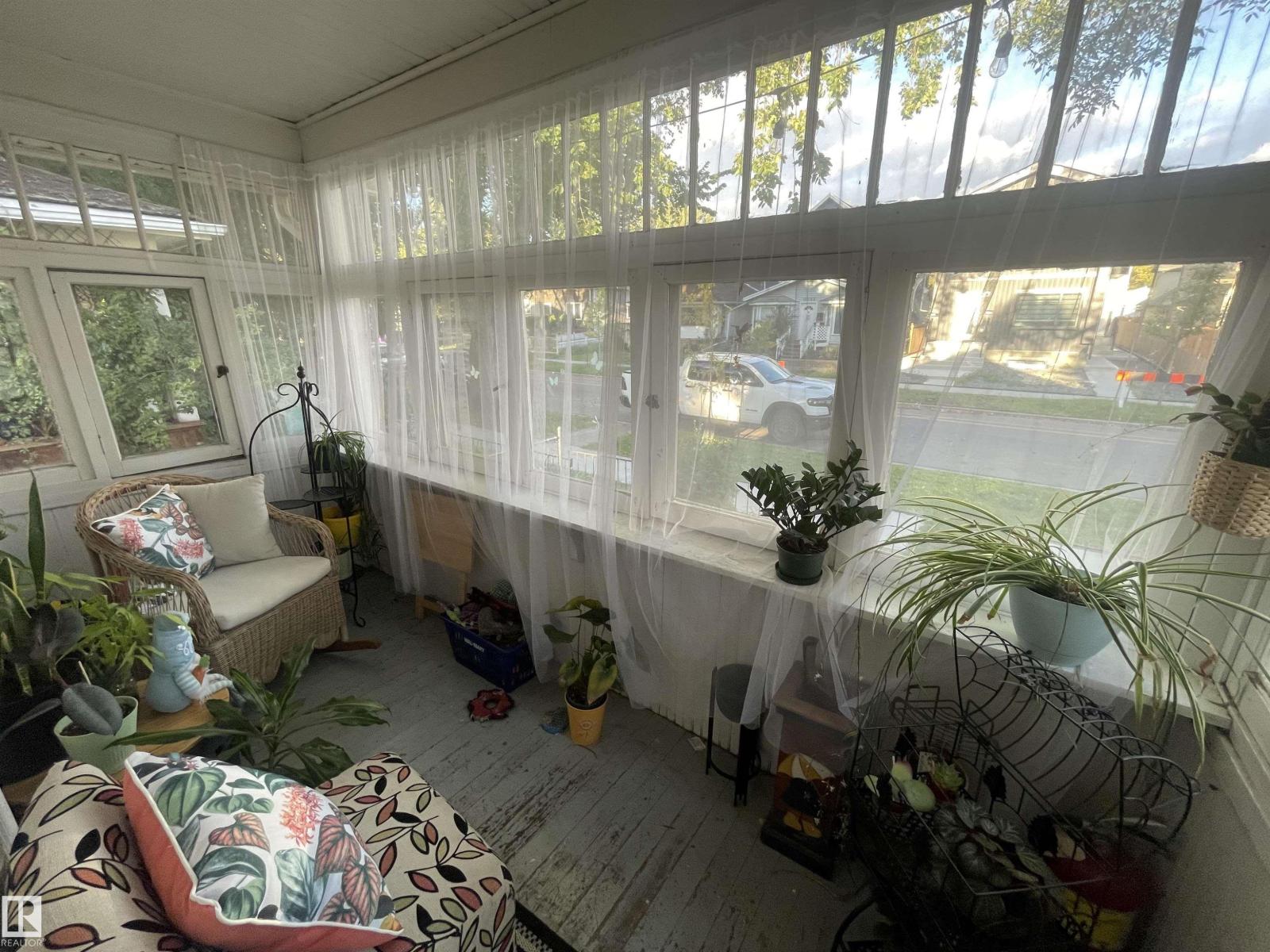 11230 96 ST NW - 6