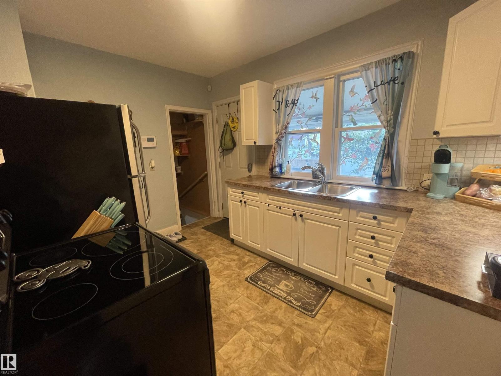11230 96 ST NW - 18