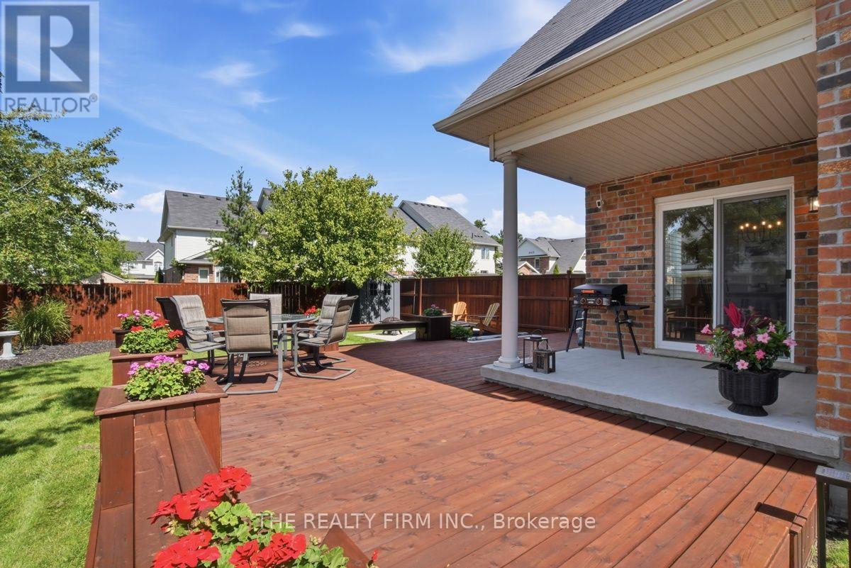 914 SILVERFOX CRESCENT - 39