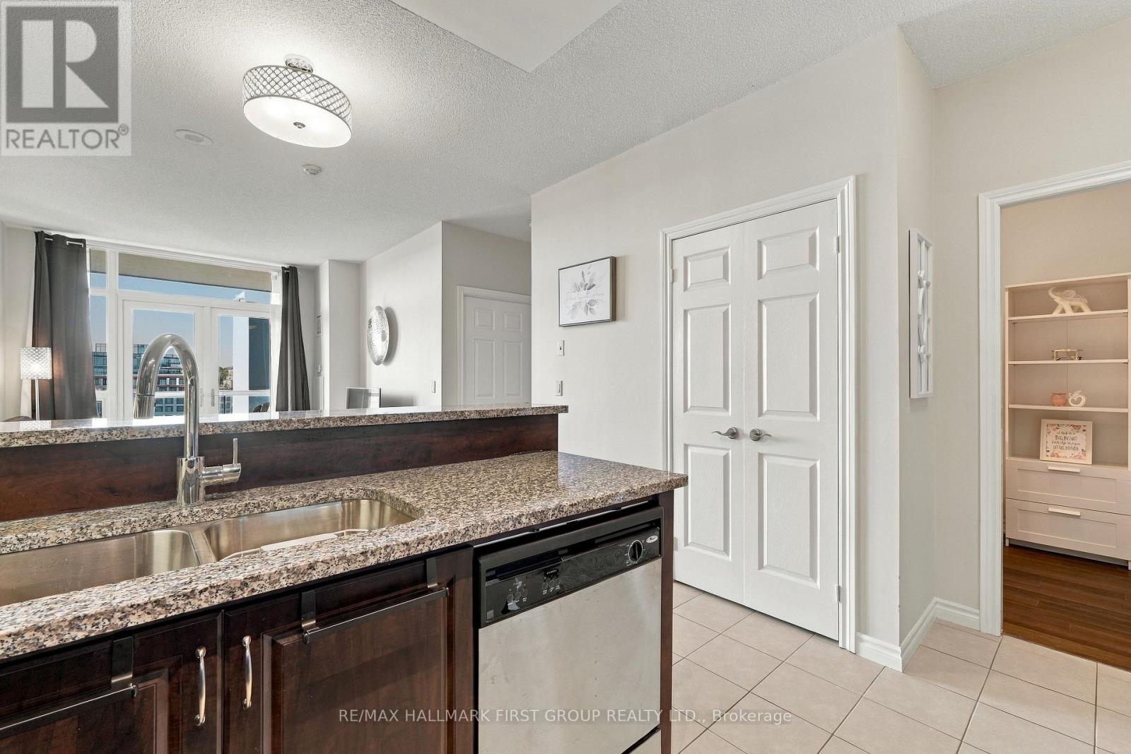 #912 1135 ROYAL YORK ROAD - 15