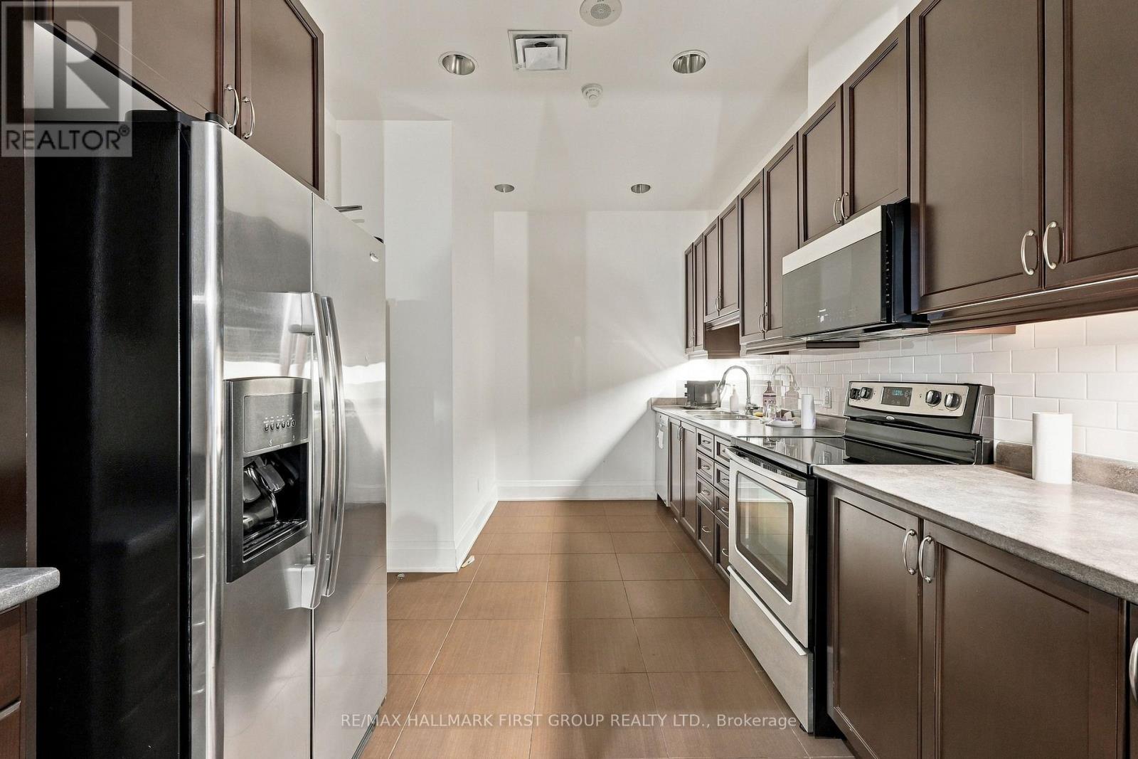 #912 1135 ROYAL YORK ROAD - 37
