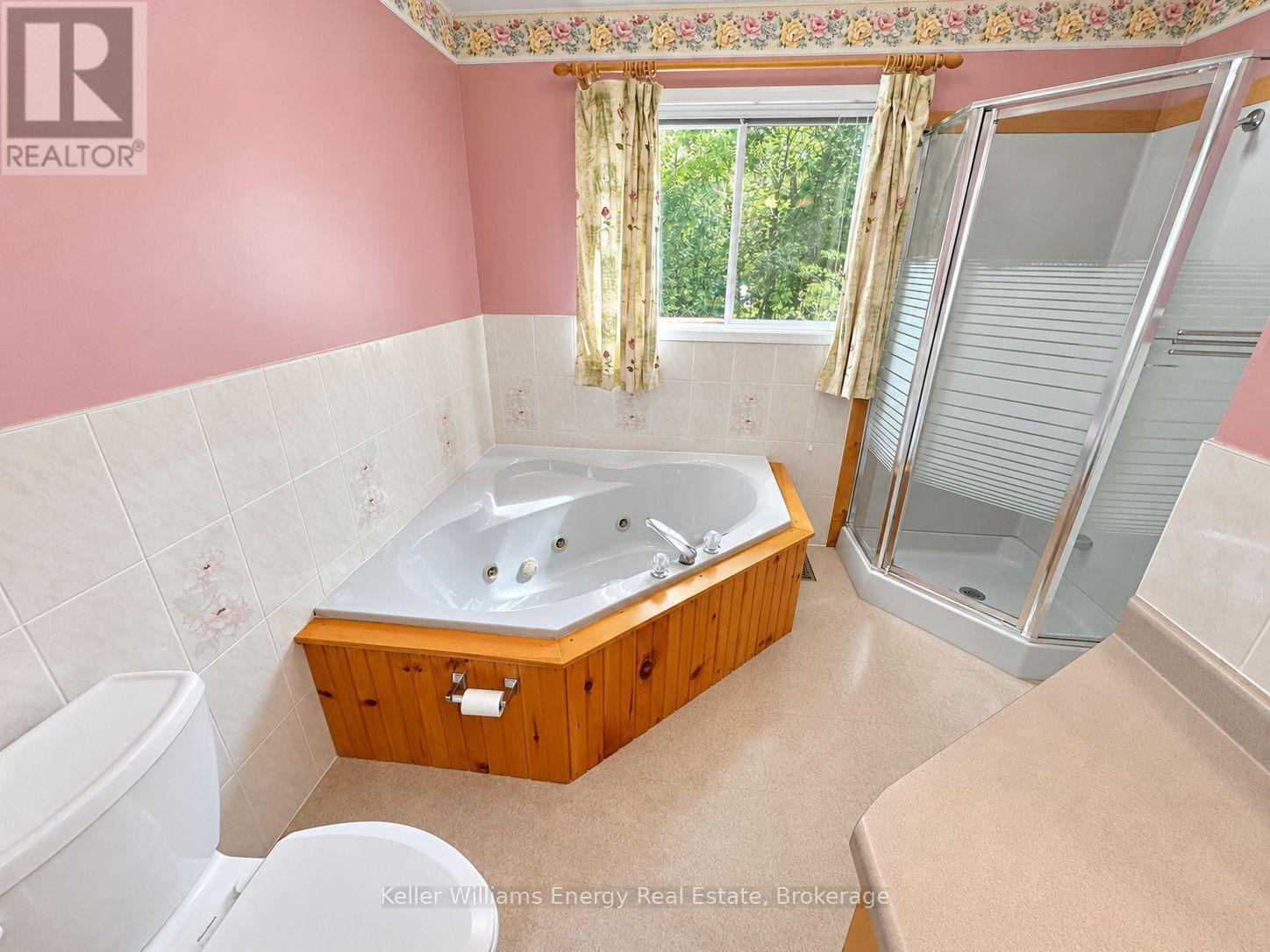 1443 ELIZABETH STREET - Image 17