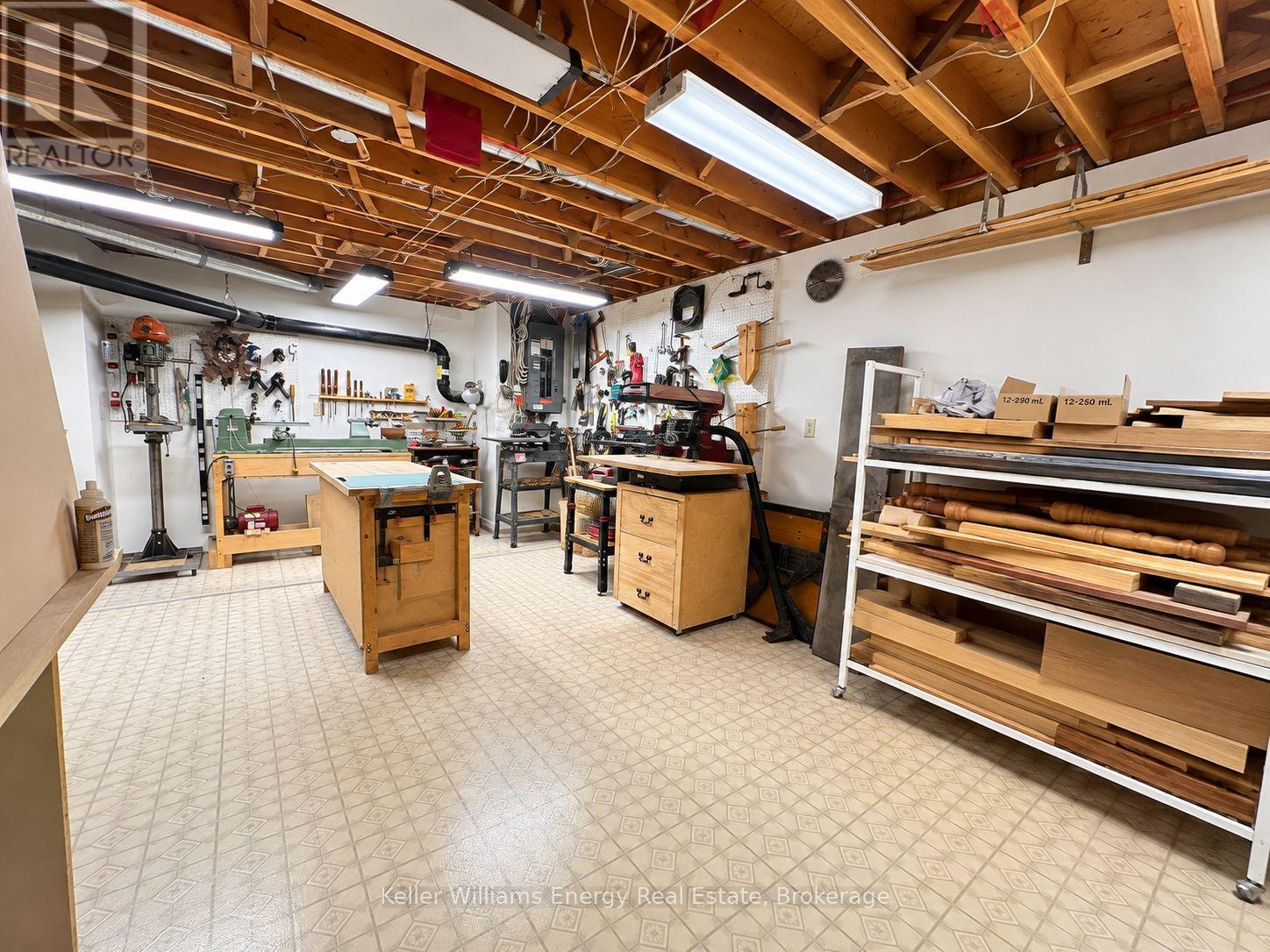 1443 ELIZABETH STREET - Image 37