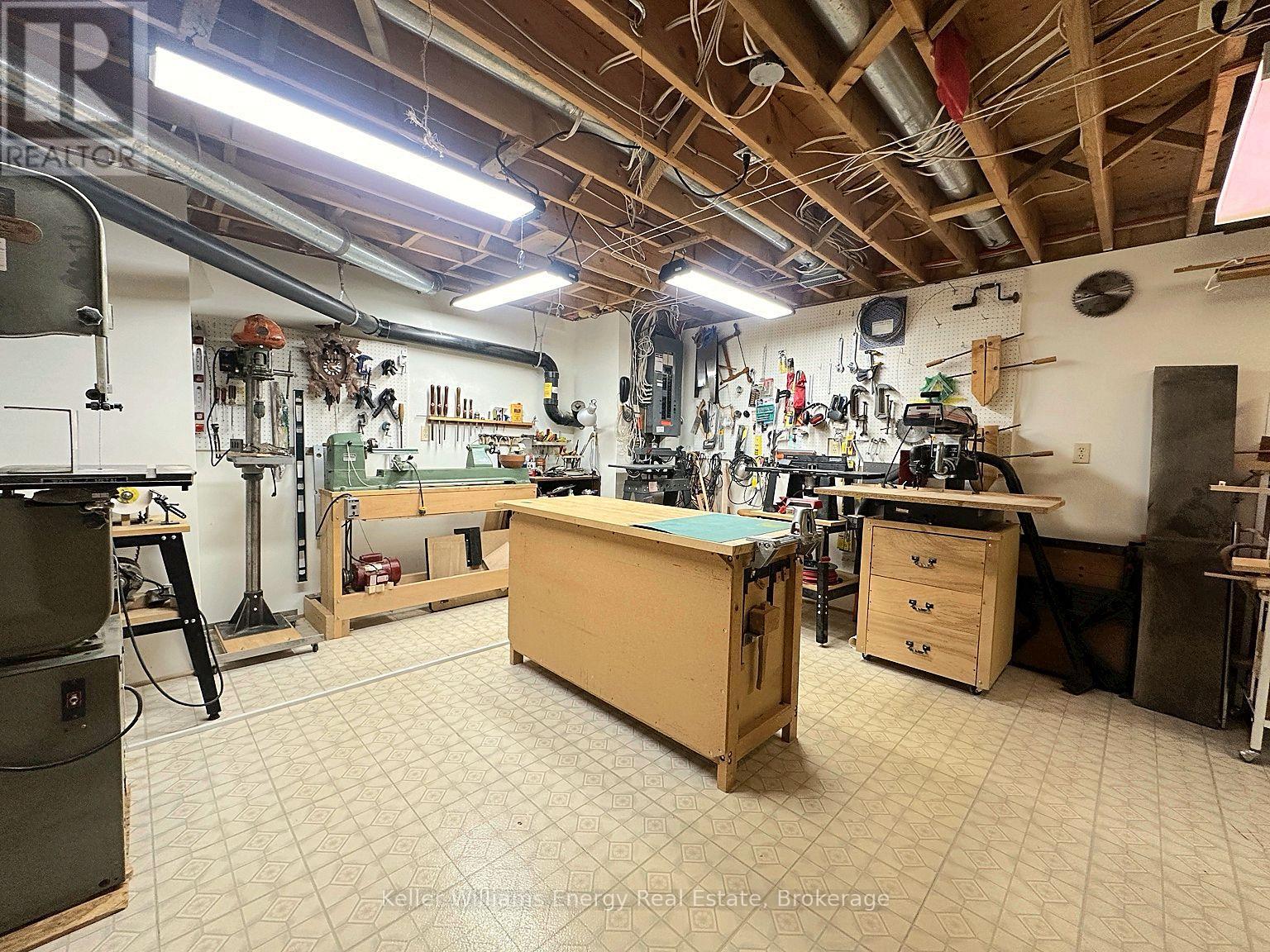 1443 ELIZABETH STREET - Image 38