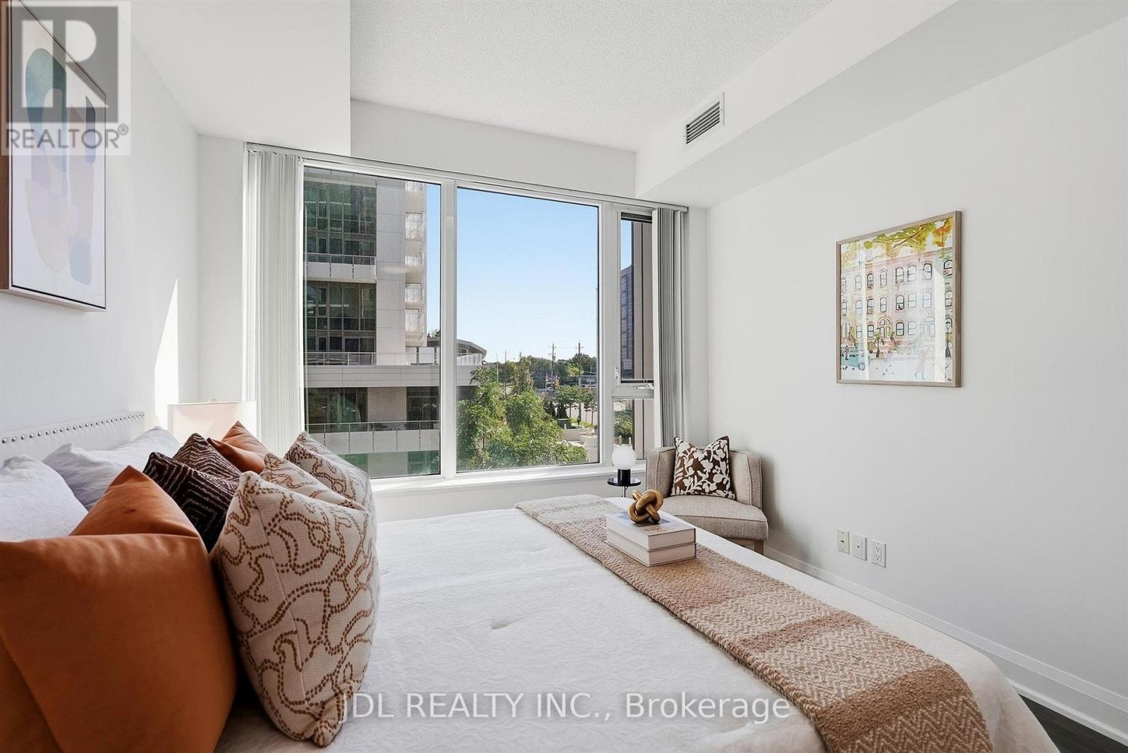 #220 68 CANTERBURY PLACE - 18