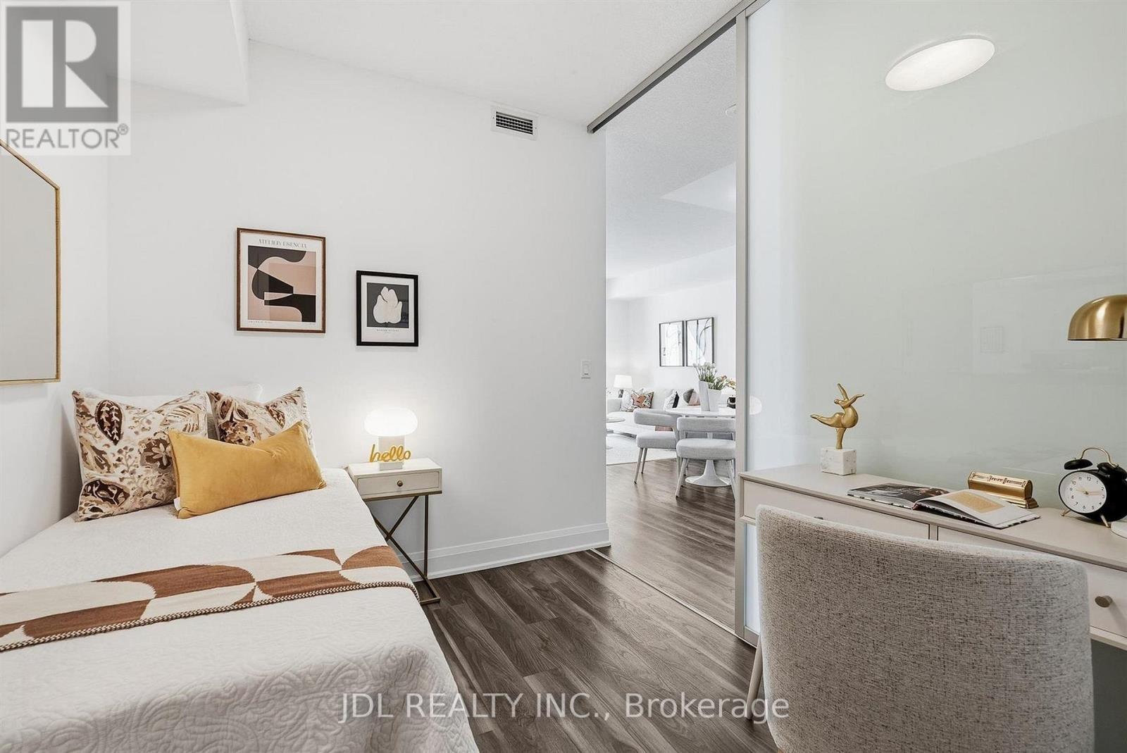 #220 68 CANTERBURY PLACE - 24