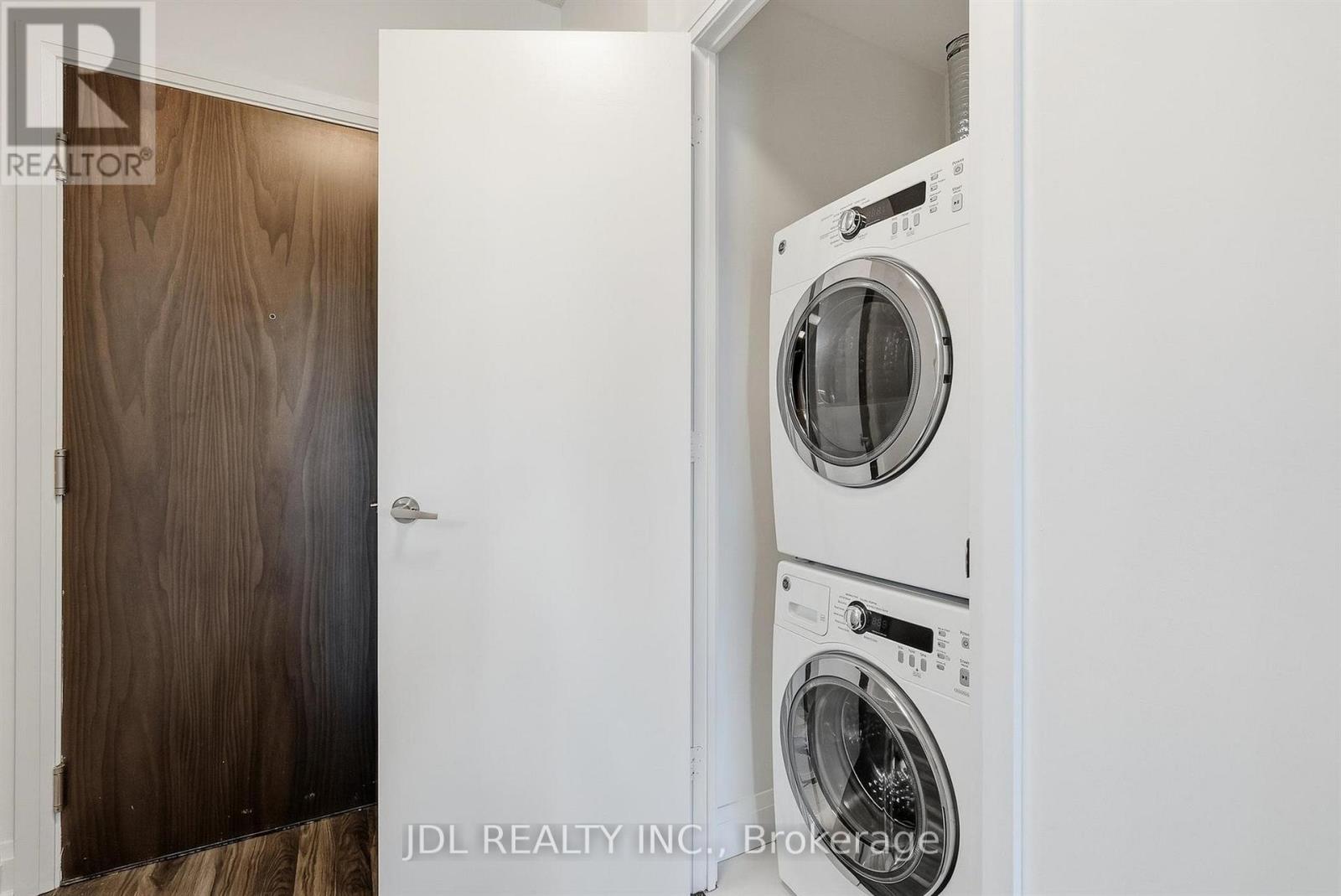 #220 68 CANTERBURY PLACE - 27