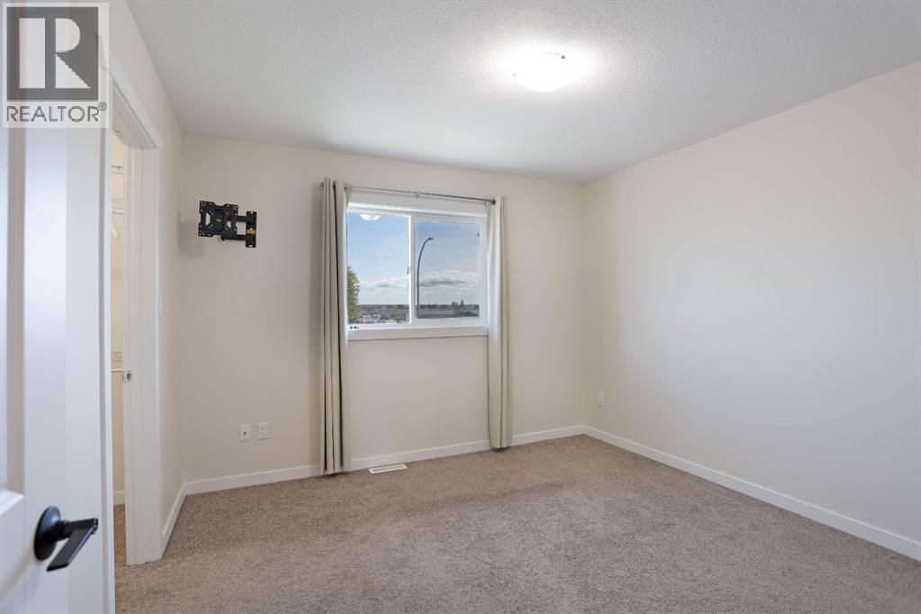347 17 Street E - 19