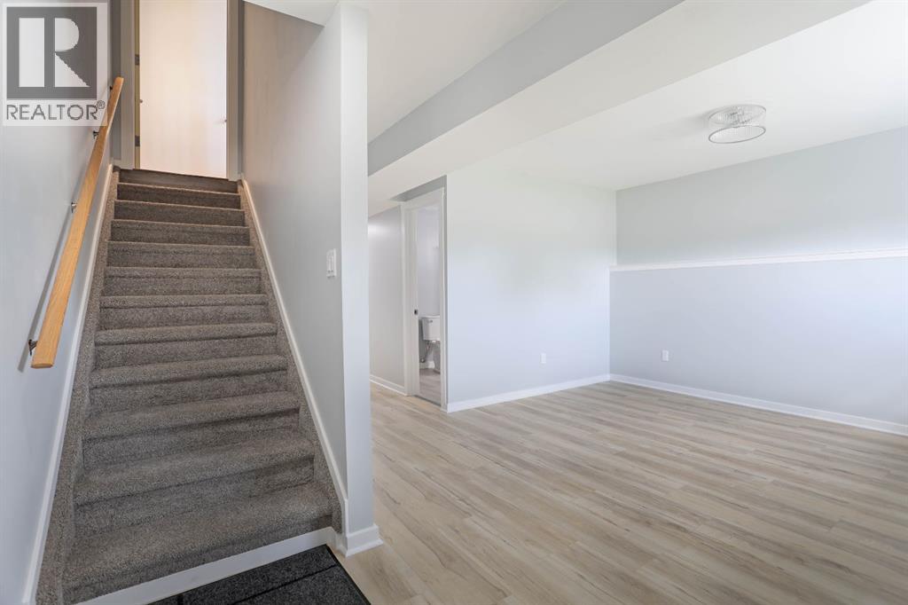 347 17 Street E - 33
