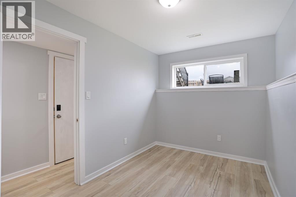 347 17 Street E - 39