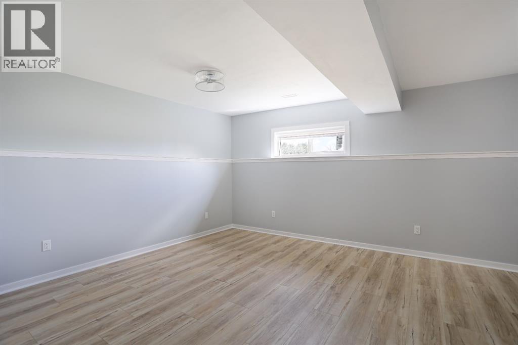 347 17 Street E - 35