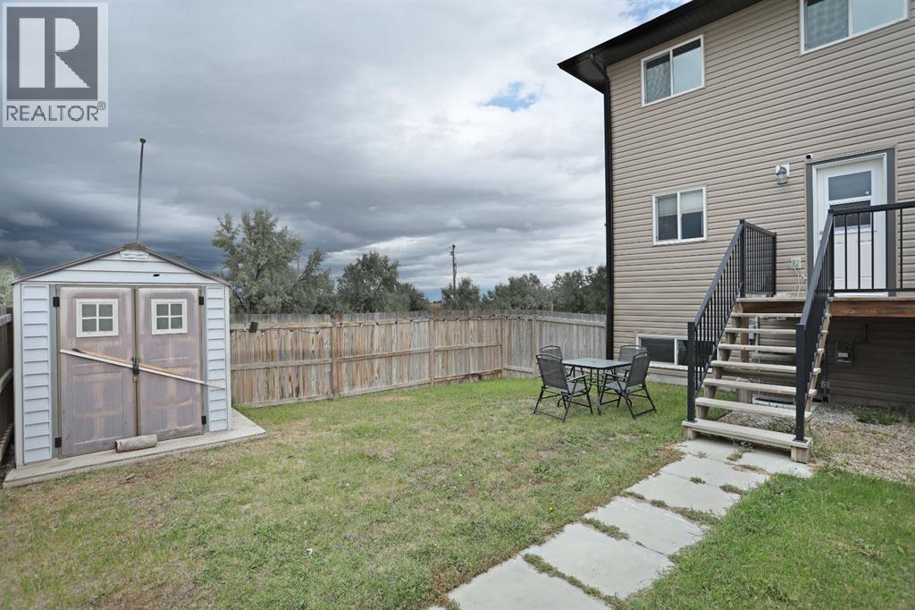 347 17 Street E - 44
