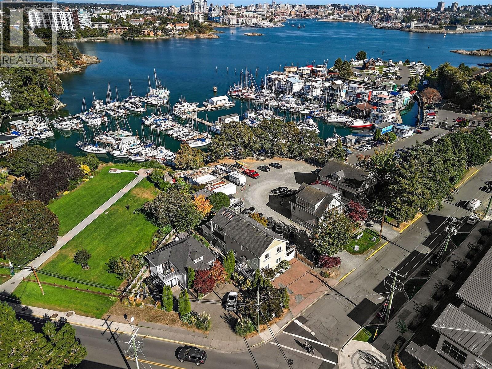 485 Head St SW, Esquimalt