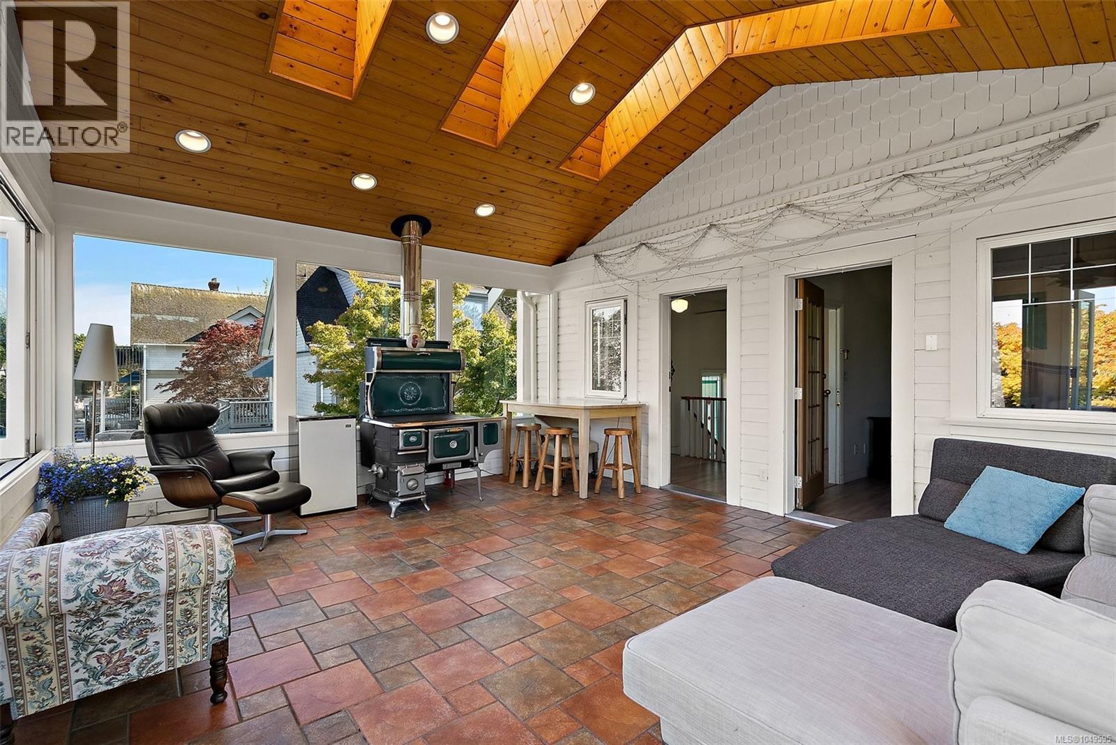 485 Head St SW, Esquimalt
