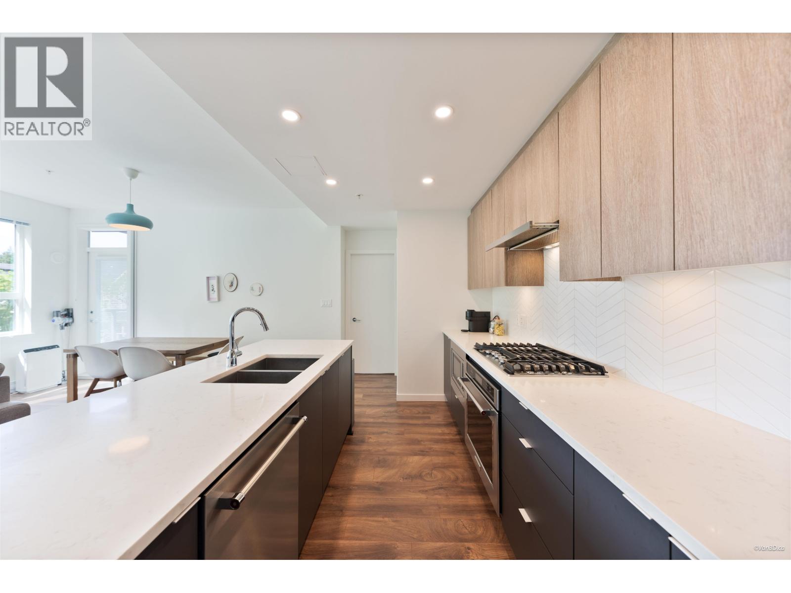 208 717 BRESLAY STREET, Coquitlam — photo 2