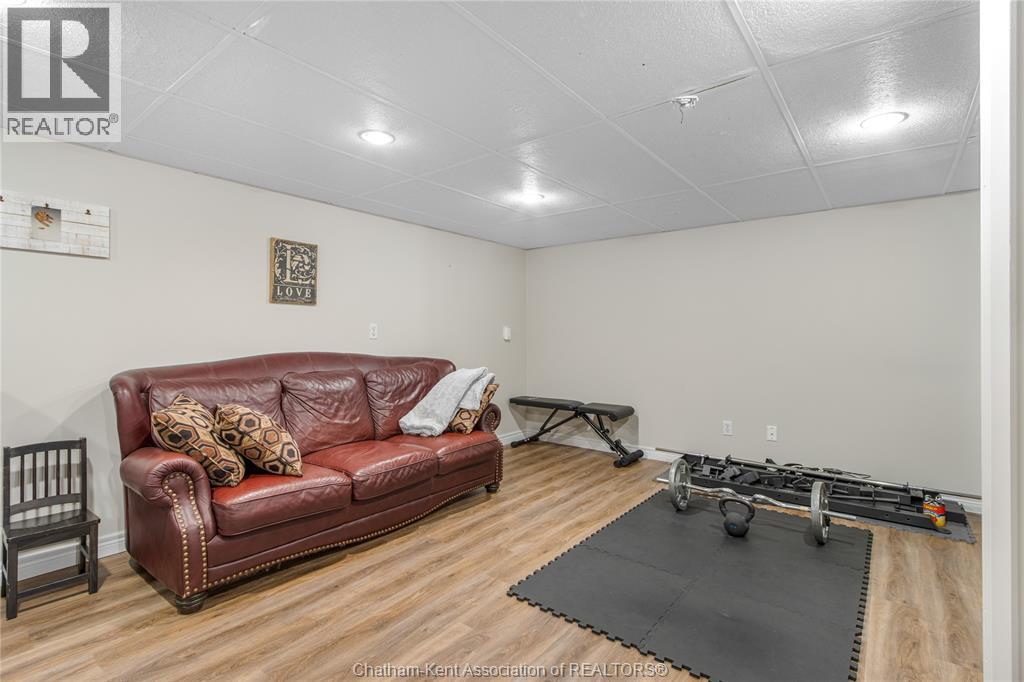 31 JEFFREY STREET West - 32