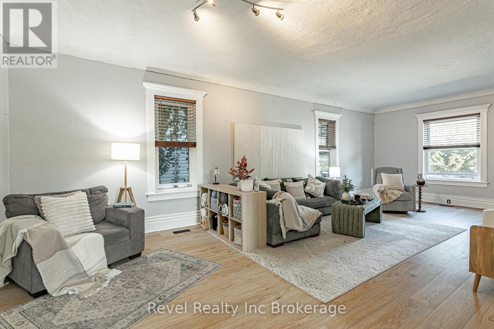 131 KING STREET E - 12