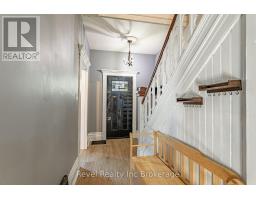 Foyer - 131 King Street E, Ingersoll, ON N5C1G8 Photo 9