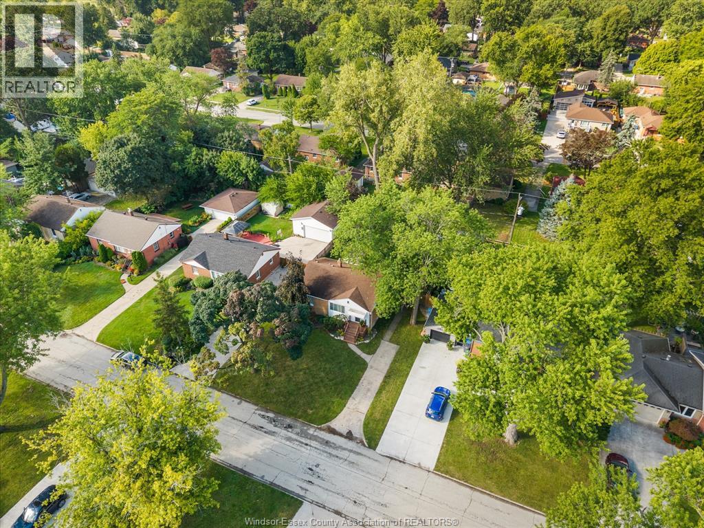 3265 Longfellow AVENUE, Windsor — photo 5