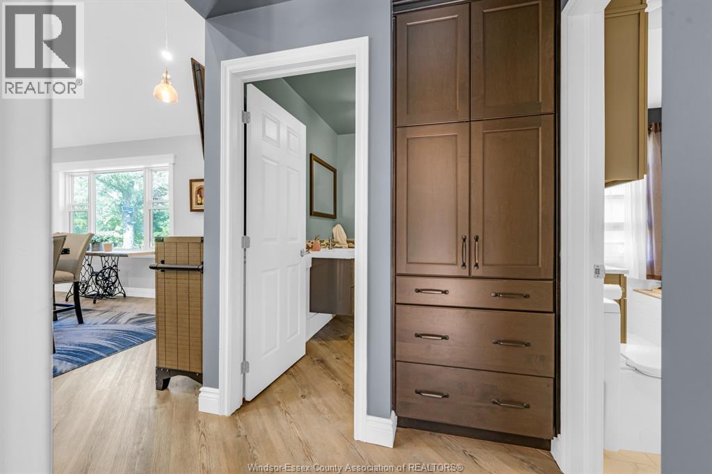 2125 Betts - 33