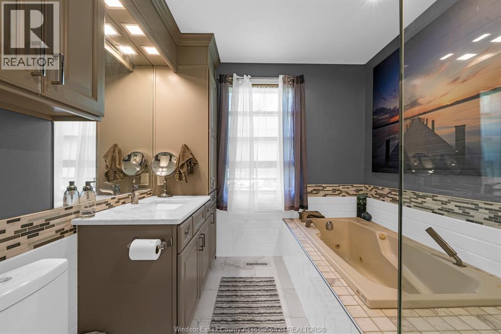 2125 Betts - 34