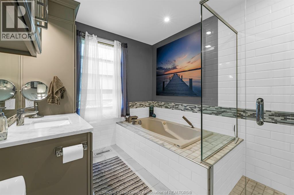 2125 Betts - 35