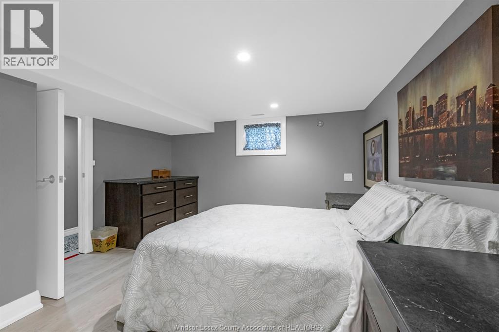 2125 Betts - 41