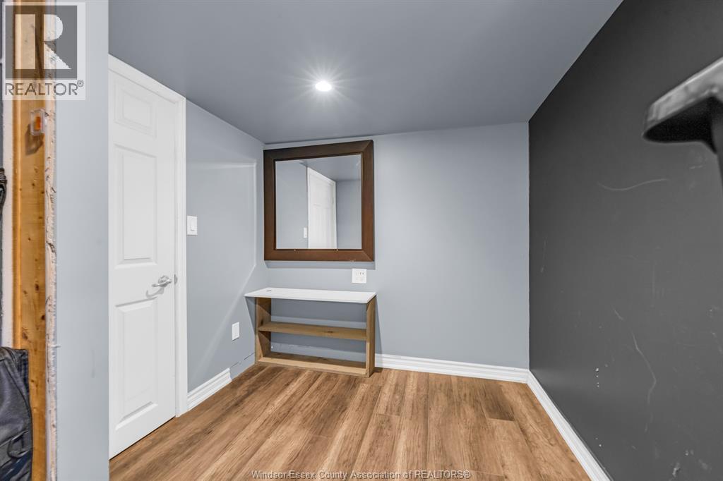 2125 Betts - 43