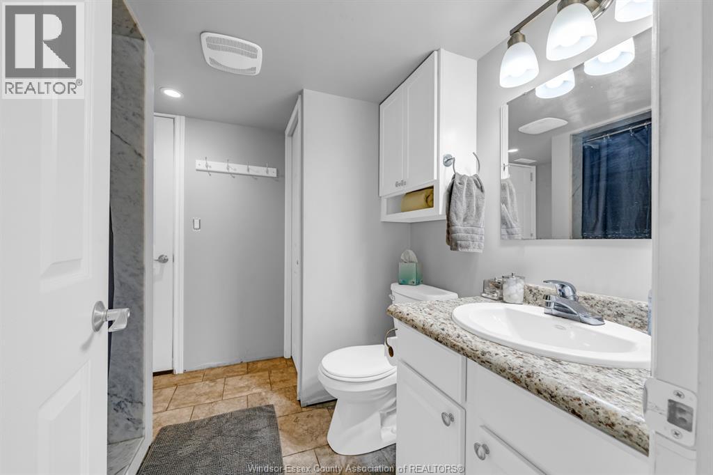 2125 Betts - 48