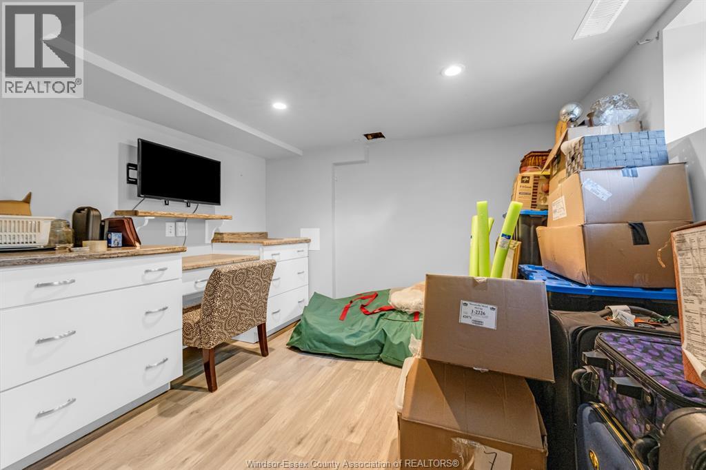 2125 Betts - 49